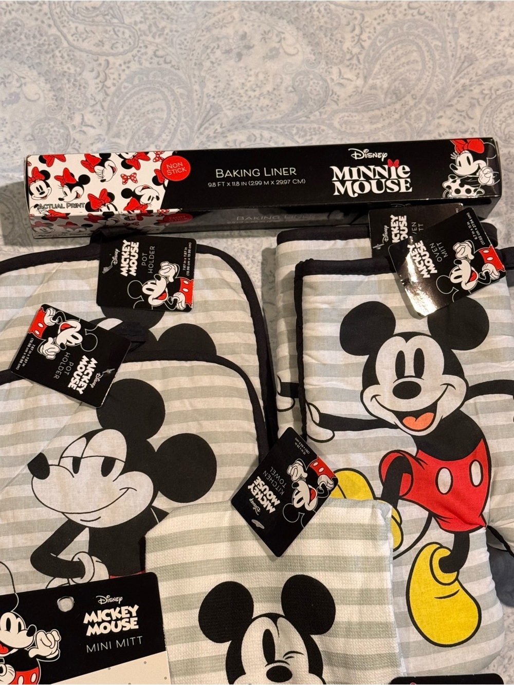 Disney Mickey Mouse Kitchen Linens Set - Picture 7 of 8